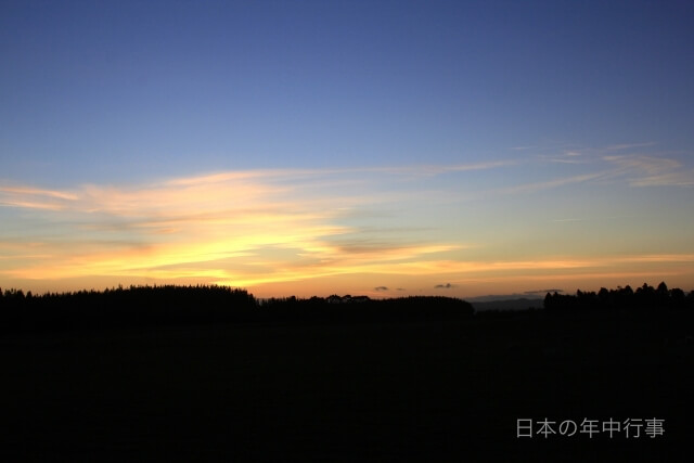 夕暮れ、日照時間が短くなった様子