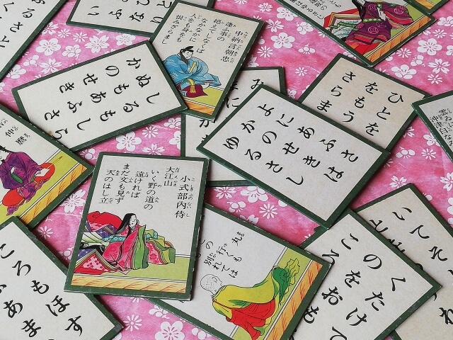 かるた始めで使われる百人一首